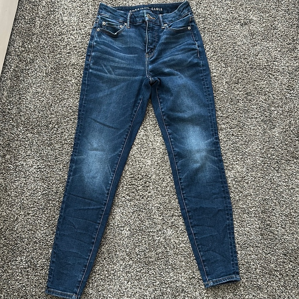 Like new American Eagle jeans!!
